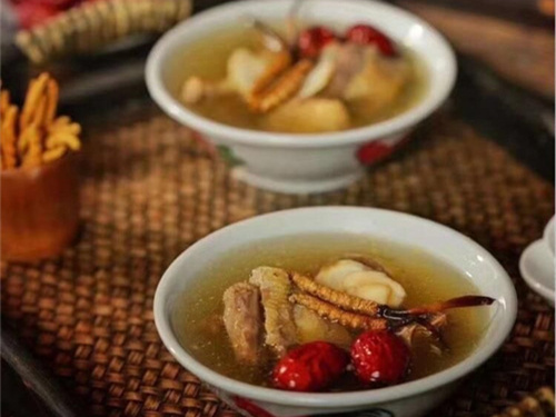 冬蟲夏草可以直接食用嗎？冬蟲夏草常用于燉煮