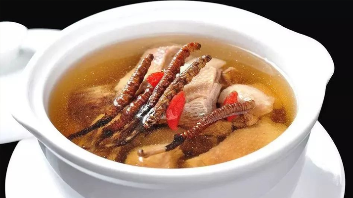 冬蟲夏草煲湯的最佳季節(jié)，喝對(duì)事半功倍